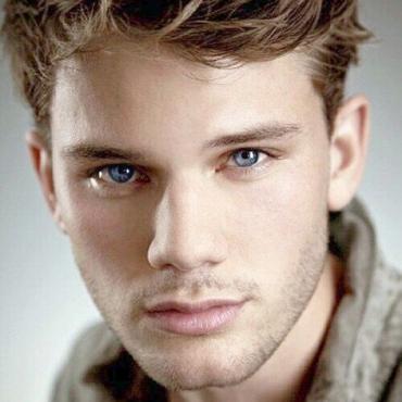 LAMDA acting graduate Jeremy Irvine