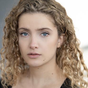 2019 BA professional actor Chloe Tannenbaum