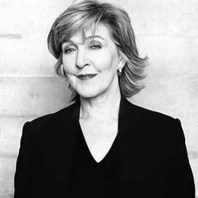 Alumna Patricia Hodge