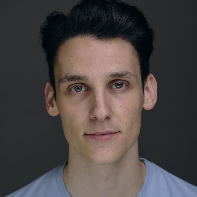 Daniel Morris Headshot